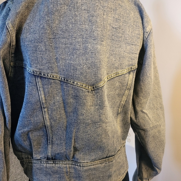 NWT. Lightweight Denim Double-Breasted Women's Jacket. Size S - Picture 4 of 6